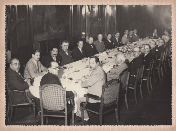 Grupo de personas en una comida.